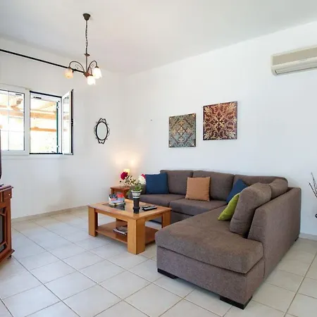Kleismata Sleeps 4 *