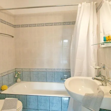 Kleismata Sleeps 4